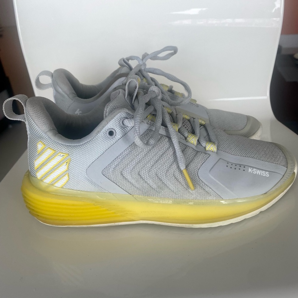 Womens size 8 KSwiss Ultrashot 3 Tennis Shoes
